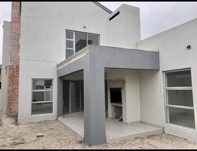 4 BEDROOM HOUSE FOR SALE IN SANDOWN